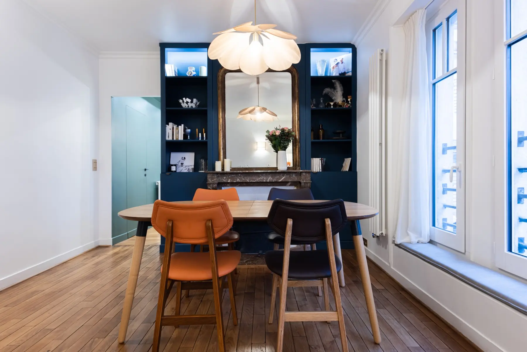 Appartement parisien avec rangements réalisés sur mesure pour le projet Vineuse